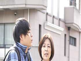 温泉で生ハメ三昧する母と息子　祖母と孫２　8時間　サンプル画像01